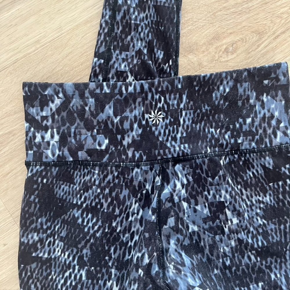 ** Athleta Chaturanga High Rise Black/Gray Cobra Snake Print Leggings XS - Picture 9 of 10